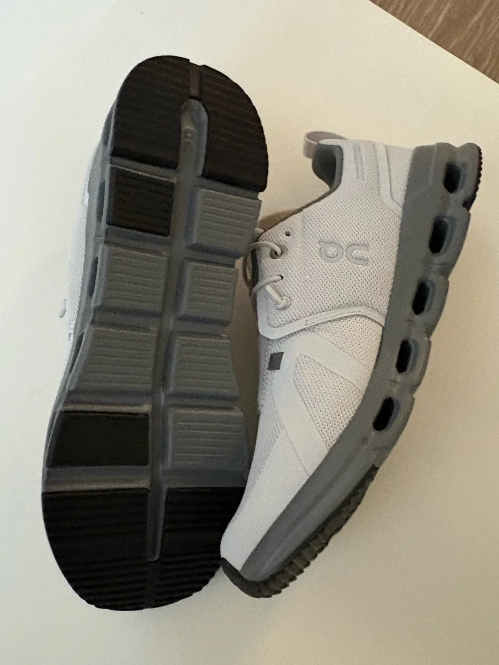 On Cloud Sky Shoes // Youth Size 6 - Picture 5 of 6